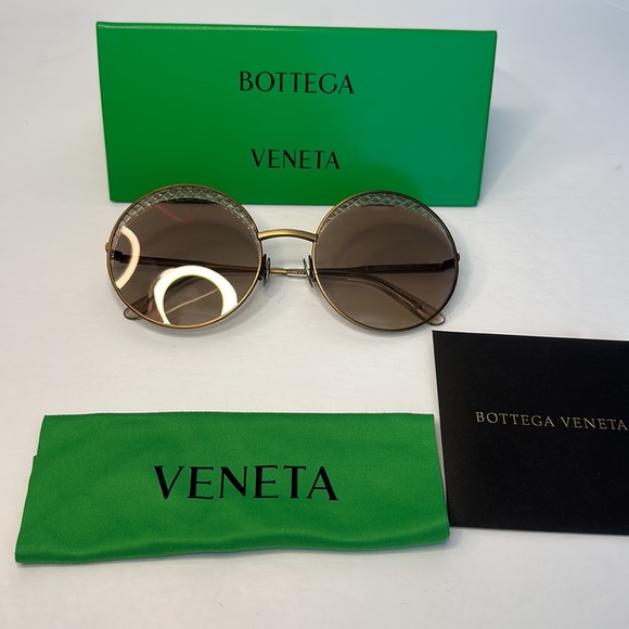 BV0190S Sunglasses by Bottega Veneta™. Shape: Round, Material: Metal, Frame - Picture 15 of 15
